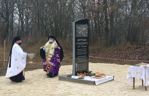 Відкриття пам'ятного знаку Жертвам Голодомору 1932-1933 років.